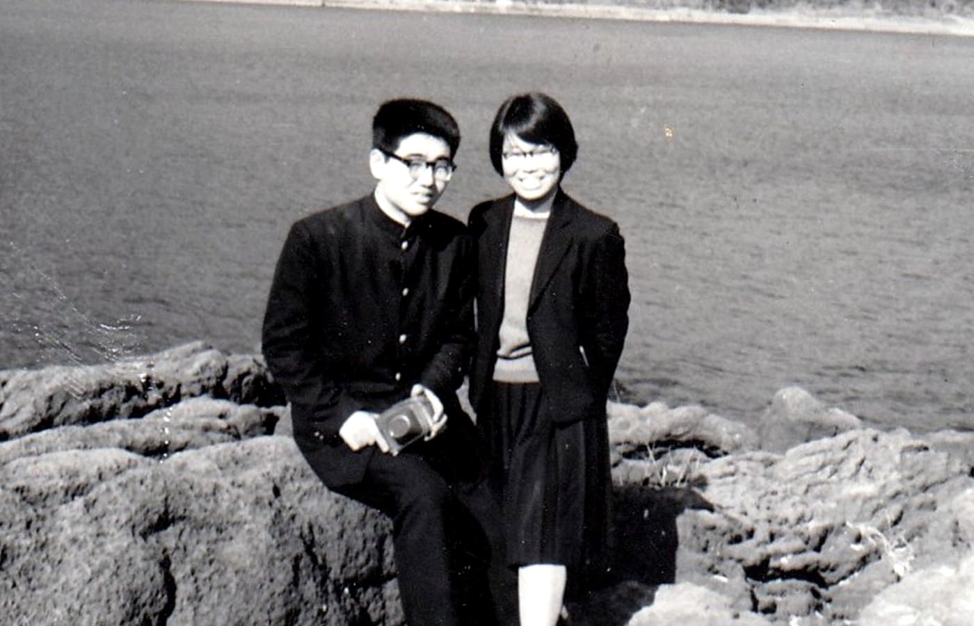 妻 浩子とは高校時代に出会った。学生運動に没頭した同志でもあった（1960）