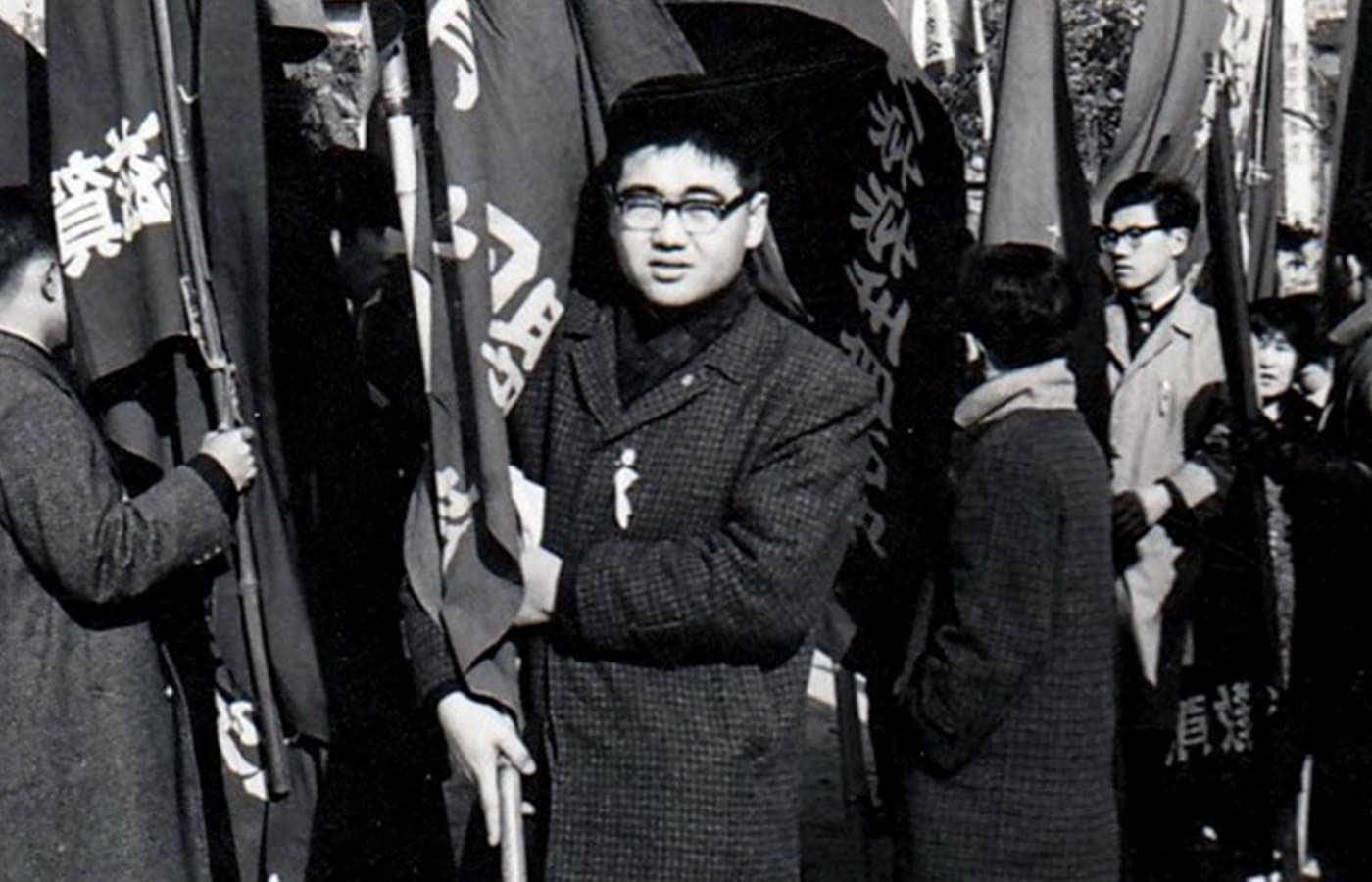東京学芸大学に入学。学生運動のリーダーとして活動した（全国教育系学生ゼミナール 1964）